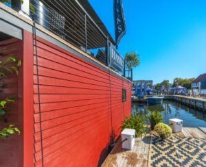 everlastCB25 04 Hanks Houseboat Image 1 0