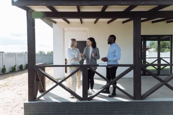 Why More Homebuyers Choose Custom Homes Over Existing Ones