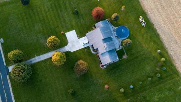 Why Some Backyard Designs Naturally Draw You Outdoors